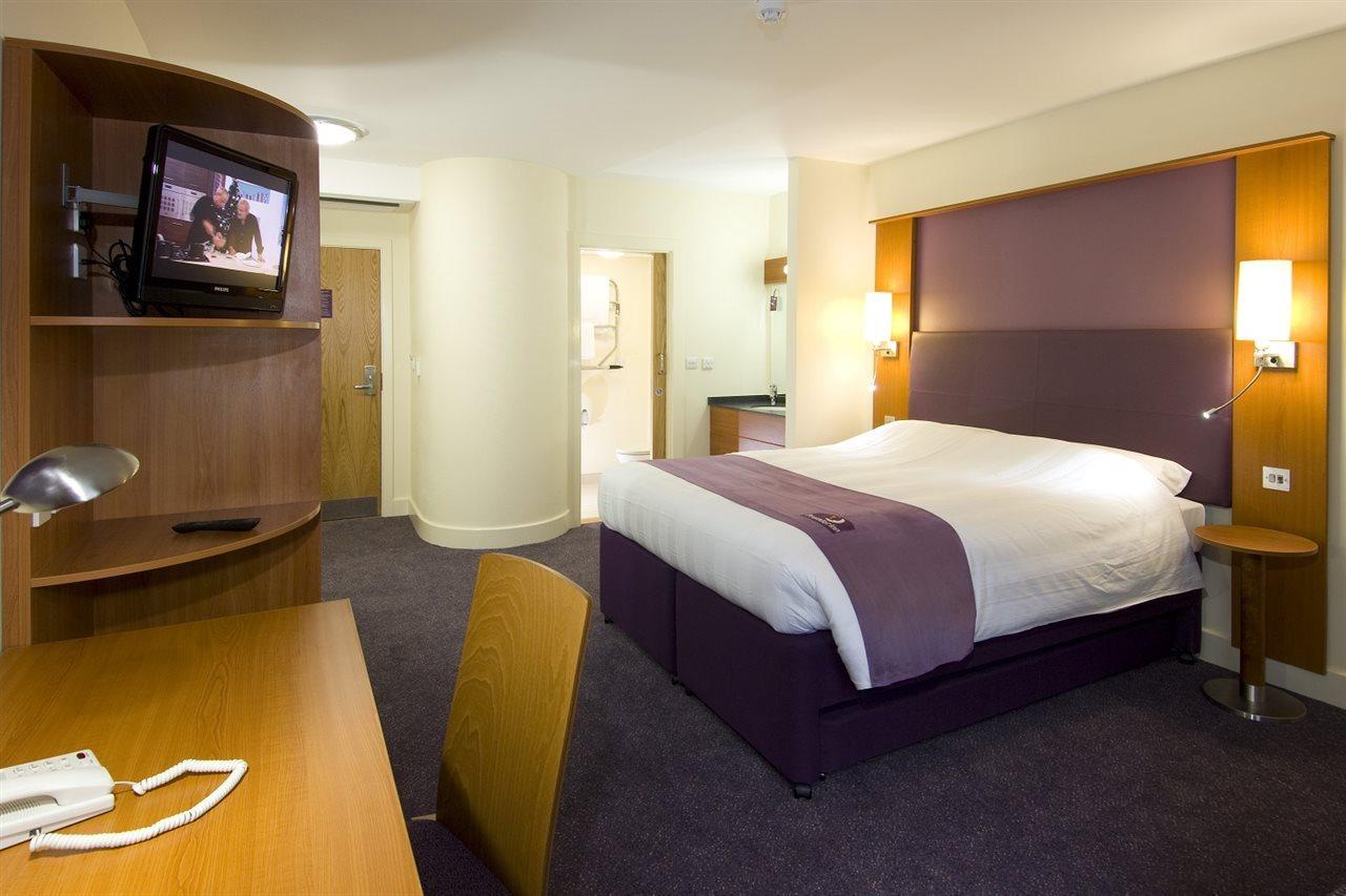Premier Inn Sheffield City Centre Exterior photo